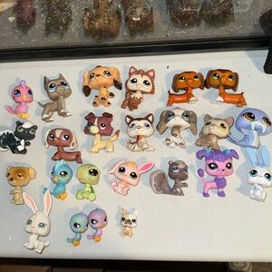 Littlest pet shop LOT of 24